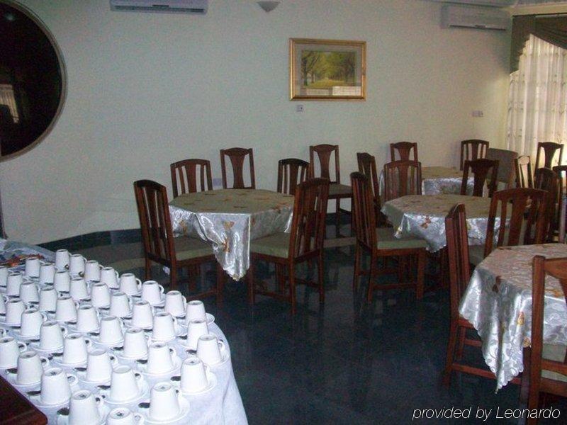 فندق إيستجات أكرا المطعم الصورة
